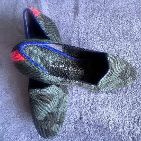 Rothy's Shoes - Rothys Camo Loafers Womens 9.5
Green Flats Round Toe Slip On.